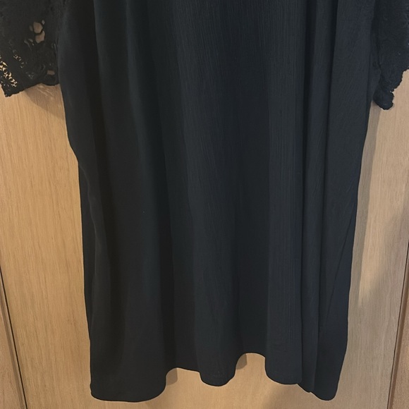 Torrid Women’s Textured Jersey Crew Neck Crochet Raglan Top Black Plus Size 5/5X - Picture 4 of 12